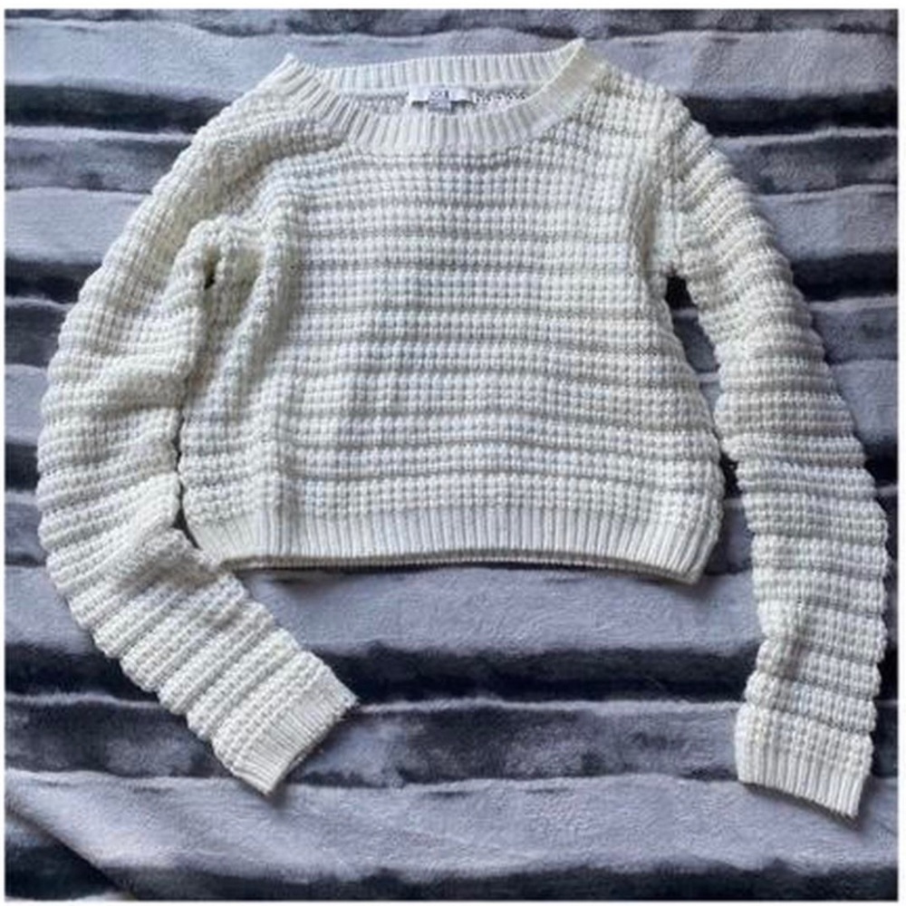white knitted sweater